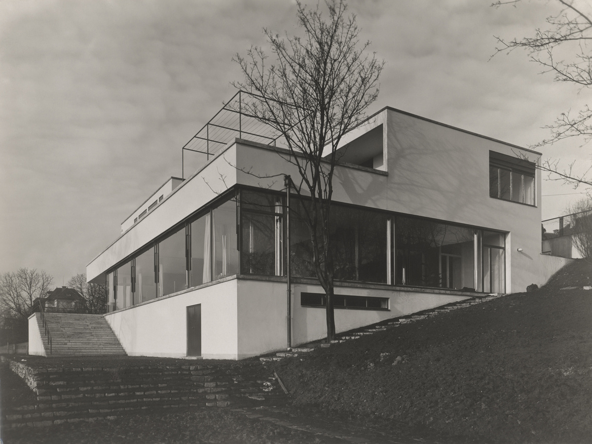 Вилла Тугендхат в Брно. Фото: Рудольф Сандало-младший, 1931 год. Источник: https://www.tugendhat.eu/en/about-the-house/dum/