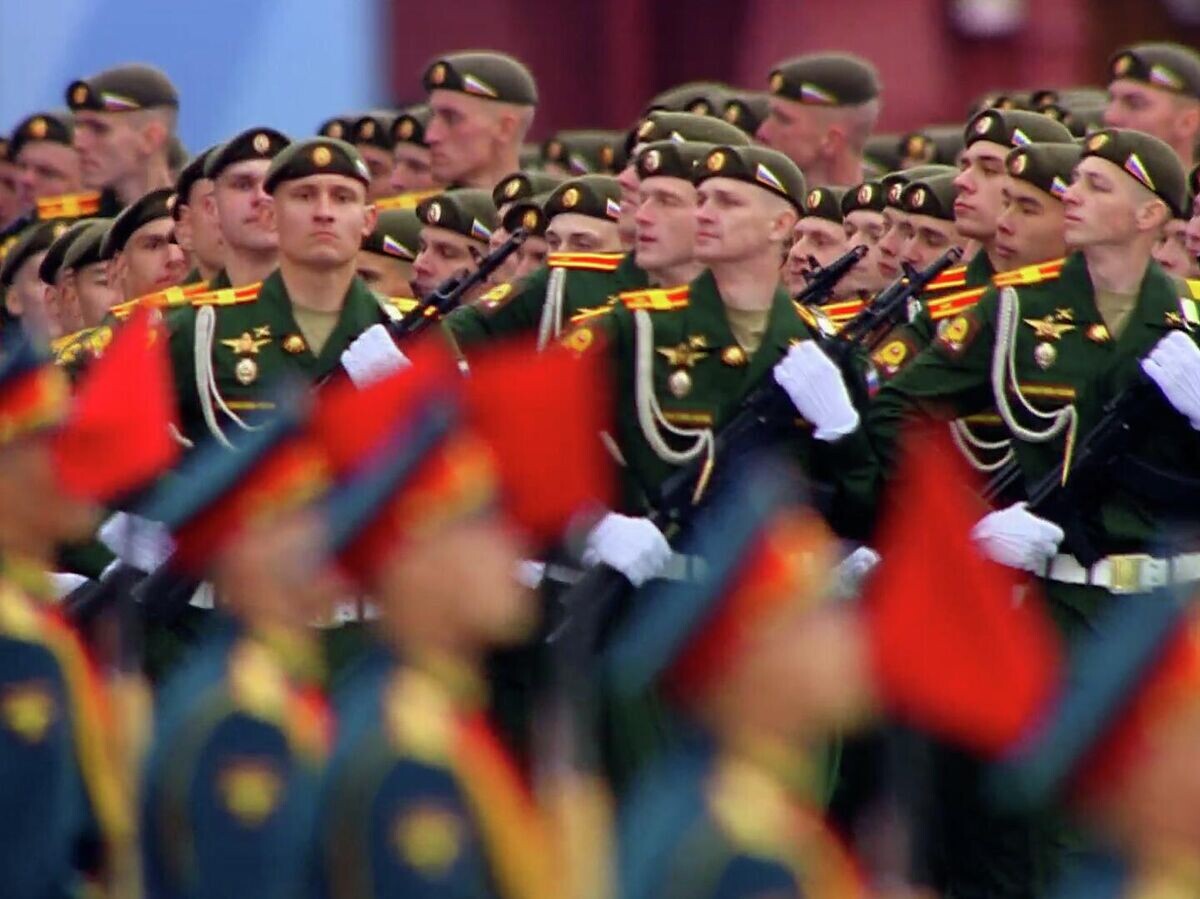    Связь поколений. Парад Победы на Красной площади | © Пул