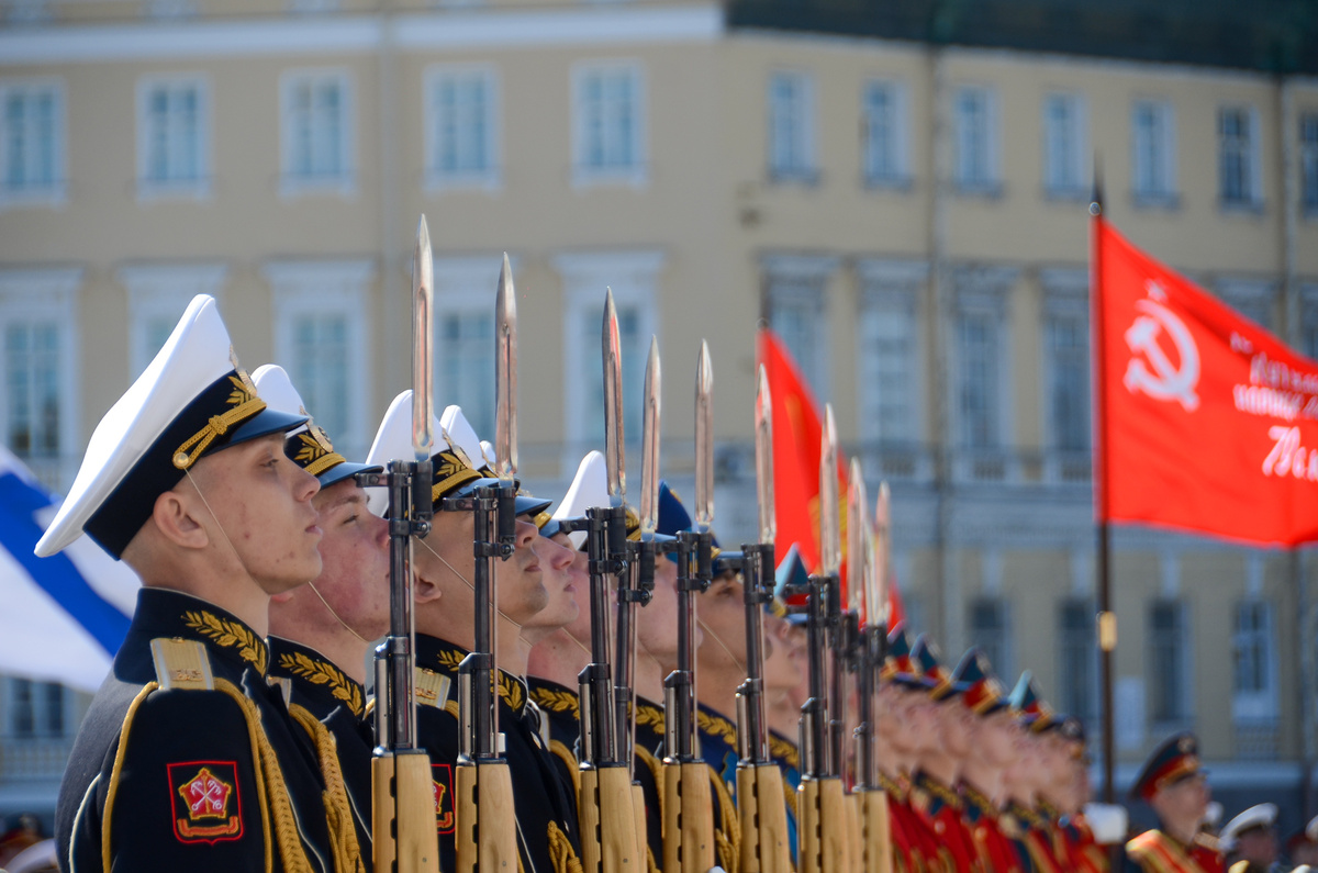По площади прошли 25 парадных расчетов. В их числе — военнослужащие Уфимского гарнизона, участники специальной военной операции из полка «Башкортостан» и батальона имени Салавата Юлаева.  Фото: ФедералПресс / Татьяна Буторина
