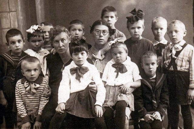 Воспитанники и сотрудники детского дома № 51, эвакуированного из блокадного Ленинграда