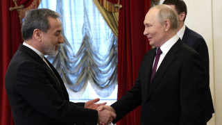 Путин и глава МИД Ирана АракчиKremlin
