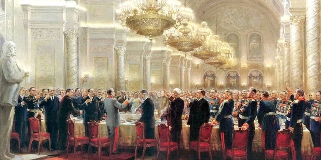 Почему на параде постоянно драпируют Мавзолей: нынешняя элита боится гневного взгляда ушедшей эпохи