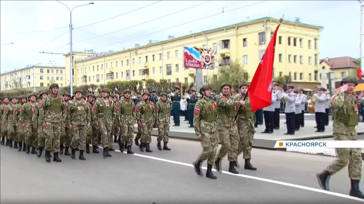     Самые яркие моменты торжественного шествия в Красноярске