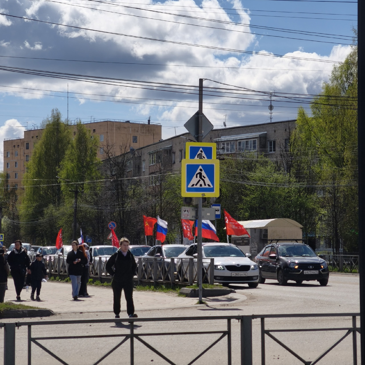 У нас было сегодня шествие и автопробег. Всё хорошо, все отмечают!