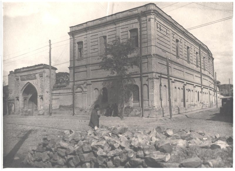Здание обувной фабрики Адельханова в Тифлисе, где И.В. Сталин в 1898-1901 гг. вел подпольный кружок / Государственный исторический музей / goskatalog.ru