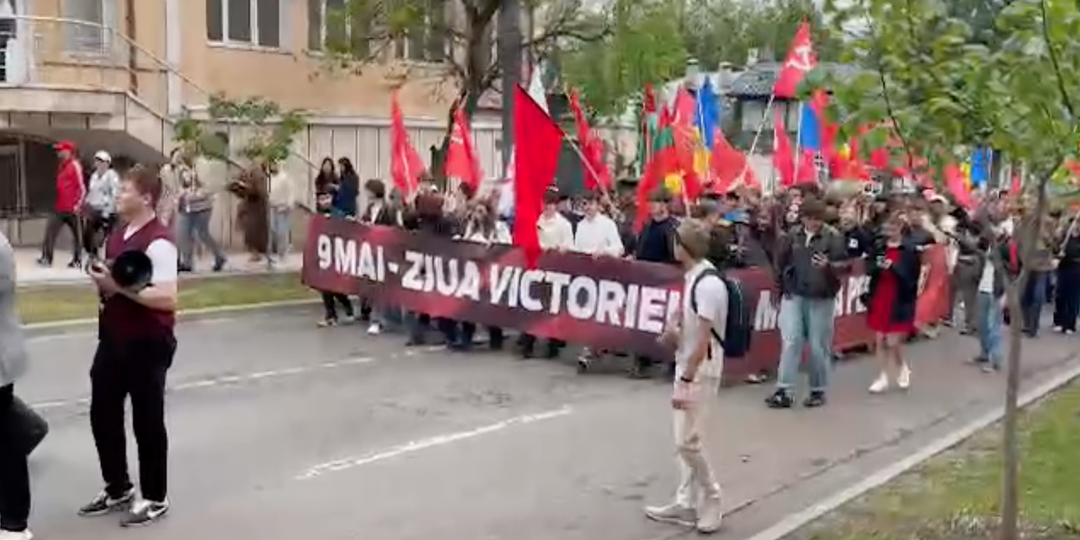 Марш Победы в Кишиневе прошел вопреки запретам, заявил Додон