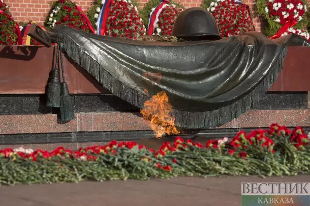 Вечный огонь: кто придумал, где впервые появился, в чем его смысл и почему он не гаснет?
