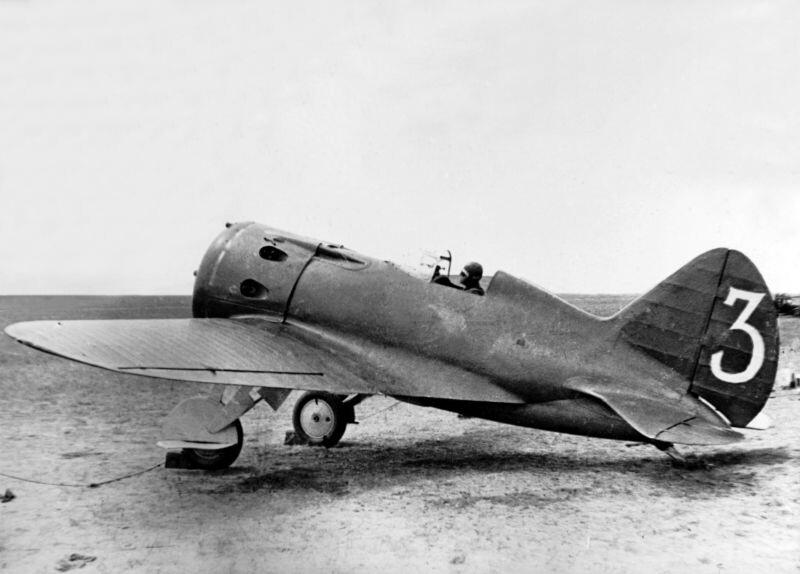 Истребитель И-16