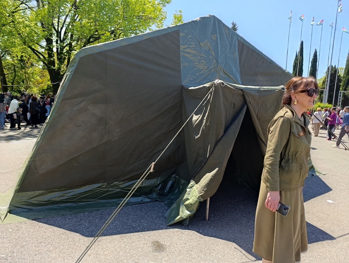 На площади Аиааира после парада 