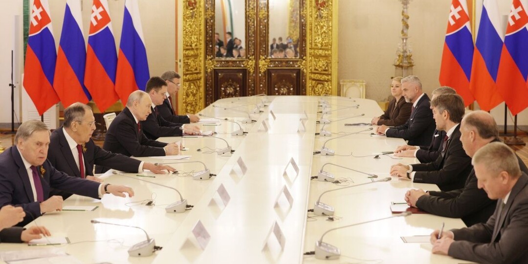 Путин и Фицо обсудили перспективы сотрудничества между Россией и Словакией