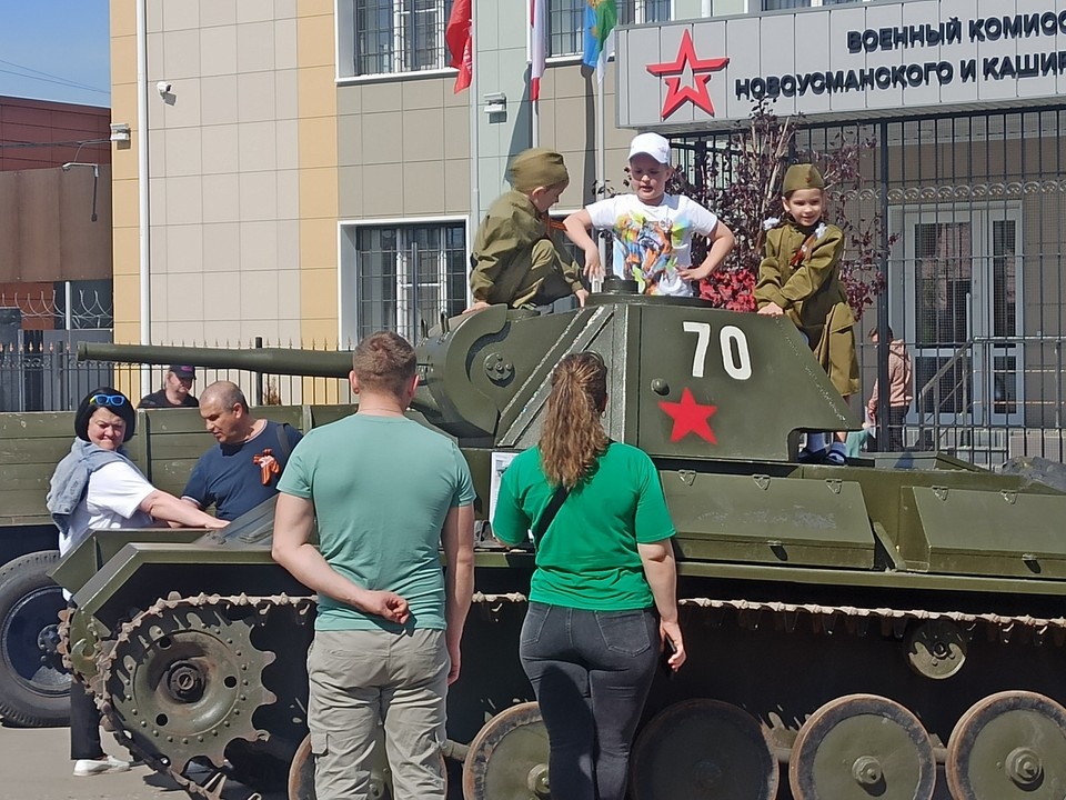    День Победы празднуют взрослые и дети Алиса КАЛАШНИКОВА