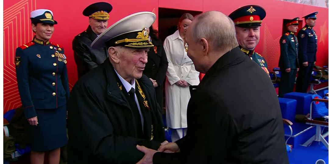 "С Днём Великой Победы! Слава и поклон Советскому народу" - иностранцы о Параде Победы 2026 года в Москве