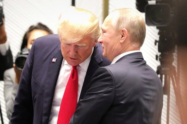 Ушаков выразил сомнения относительно встречи Путина и Трампа в Китае