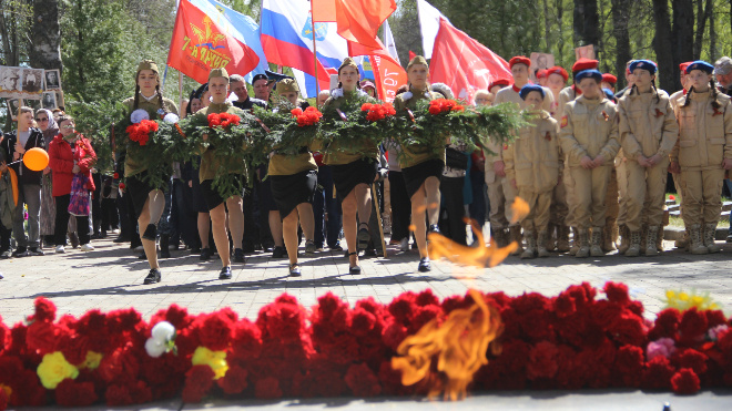 Жители Лодейного Поля празднуют День Победы