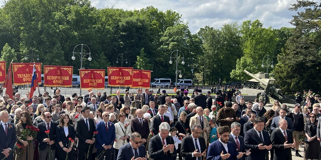 9 мая в Берлине: полиция улыбалась, провокаторы сдулись, Мерц отмолчался