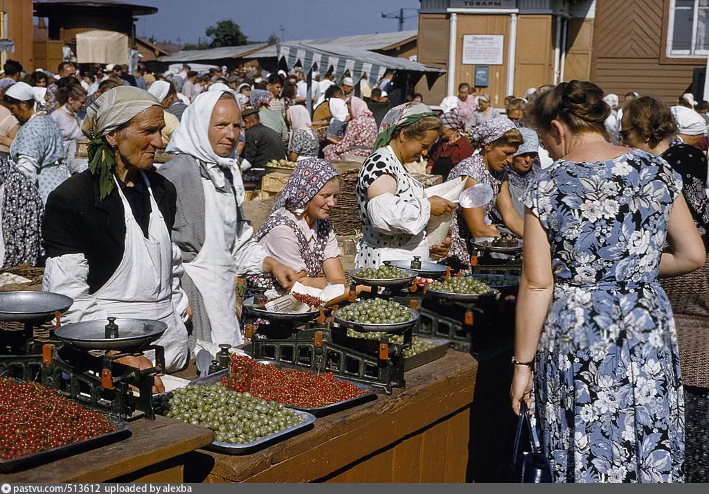 Даниловский колхозный рынок, 1959 г. Автор: B. Anthony Stewart. Источник: National Geographic.