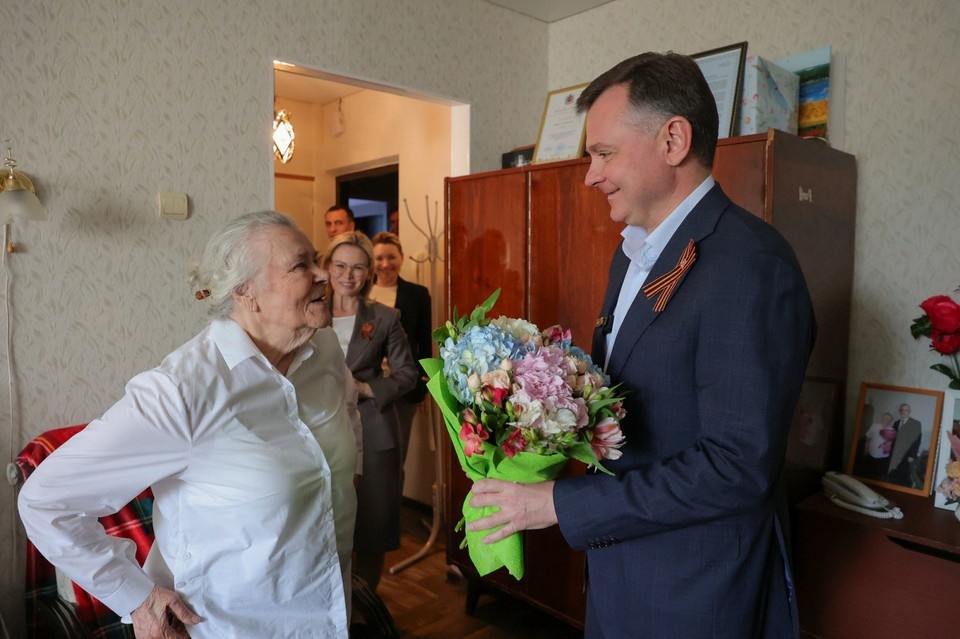    В свои 102 года Анна Ивановна активна и полна оптимизма. Фото: пресс-служба губернатора Ростовской области