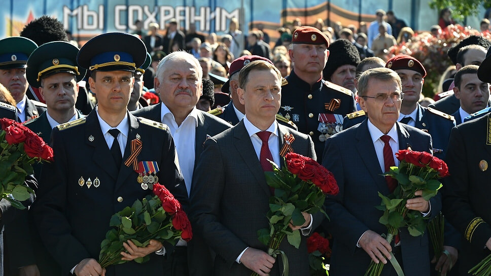 День Победы в Великой Отечественной войне в Сочи открылся возложением гирлянды памяти и цветов.📷Фото: пресс-служба администрации Сочи