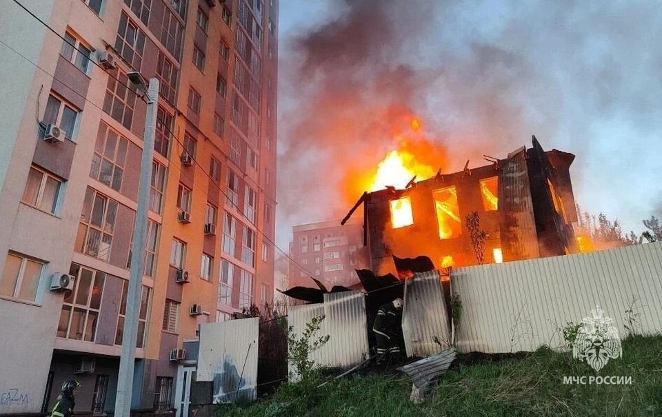    В Уфе на улице Выборгской вспыхнул пожар, из 17-этажного дома эвакуировали 36 человек.