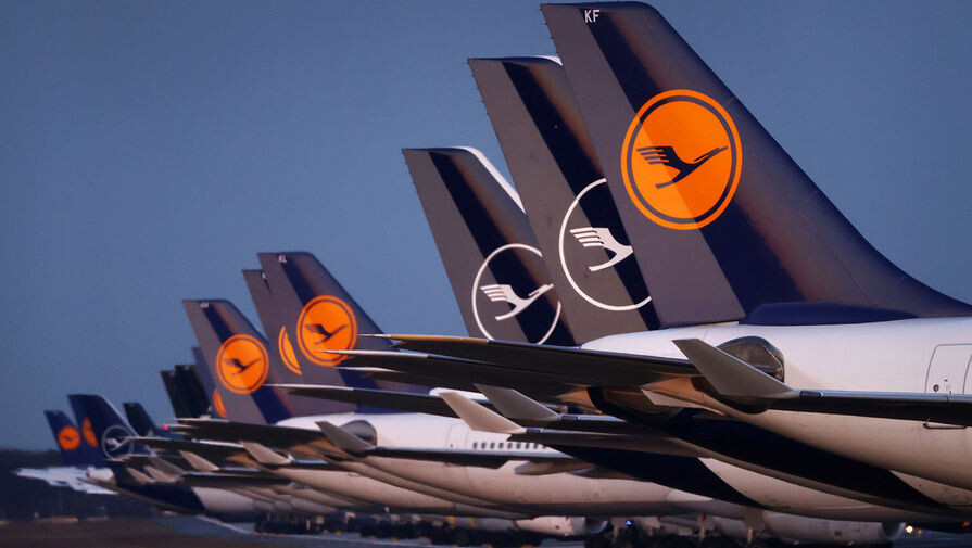Самолеты авиакомпании Lufthansa в аэропорту Франкфурта, Германия, 23 марта 2020 года / Kai Pfaffenbach/Reuters   📷