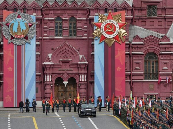 Путин пояснил, почему на параде в Москве не было военной техники
