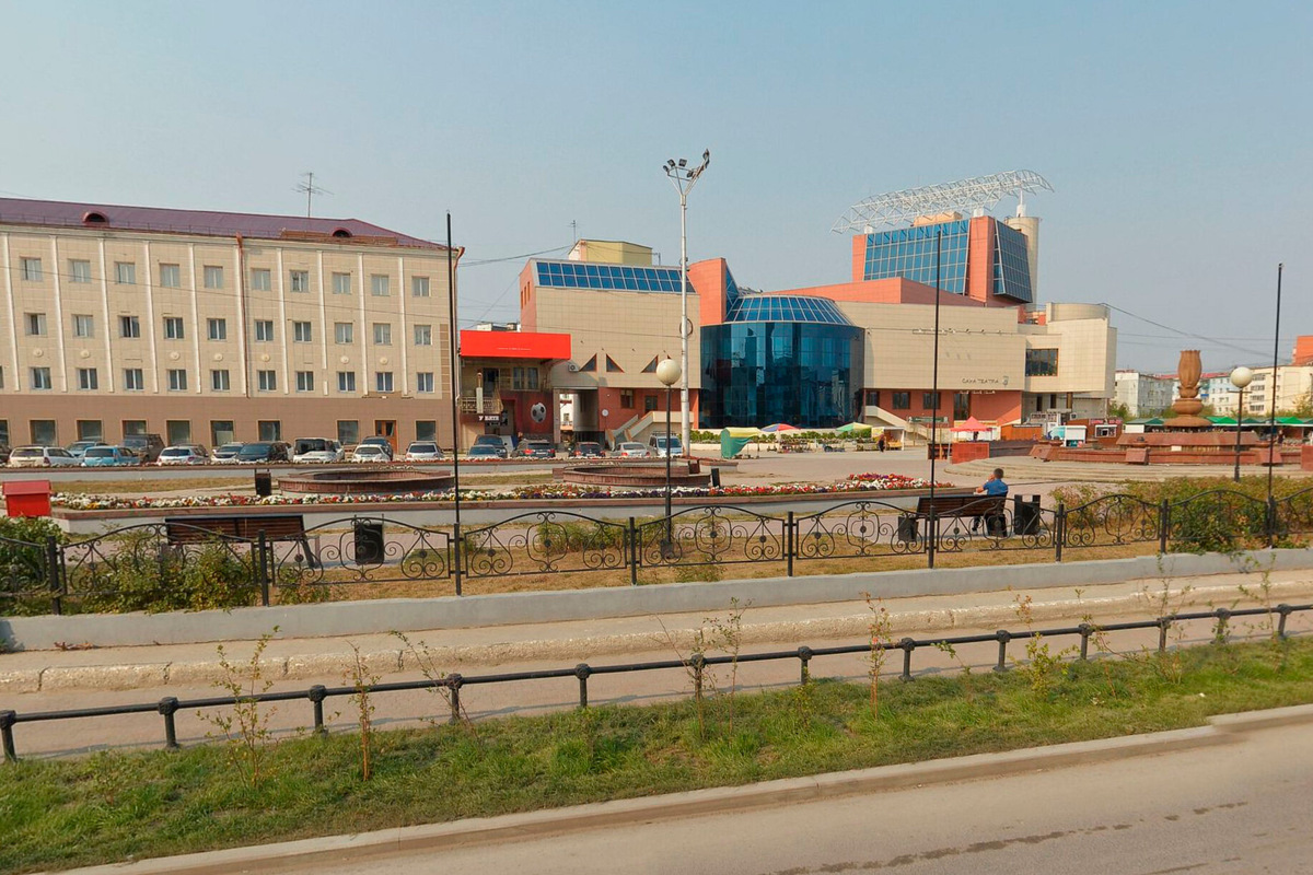 В пределах проспекта Ленина можно прогуляться до четырёх центральных площадей Якутска — Дружбы, Орджоникидзе, Республики и Ленина. Фото: Яндекс Панорамы