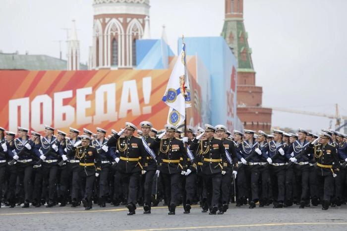 Военнослужащие на Параде Победы в Москве. Обложка © Life.ru