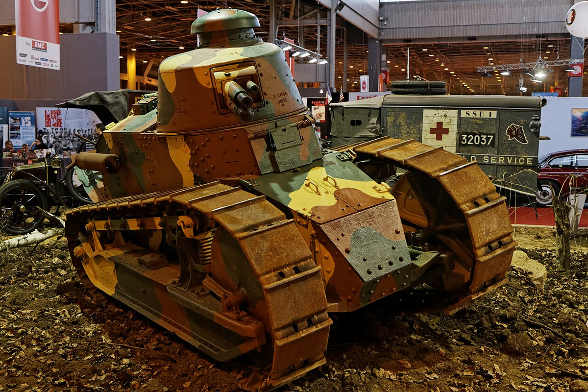 Танк Renault FT собственной персоной. Фотография в свободном доступе.