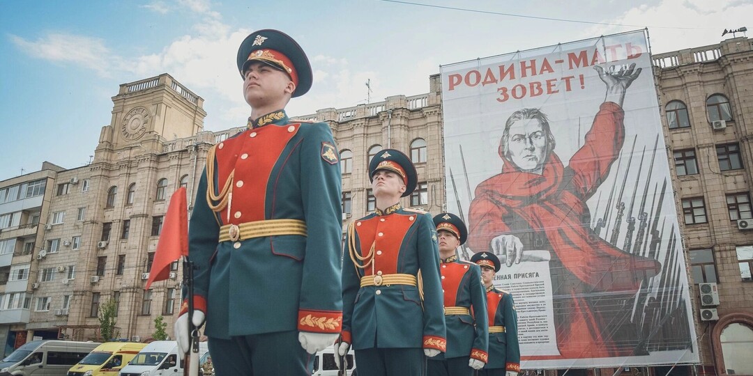 Красочный фейерверк завершил празднование Дня Победы в Волгограде