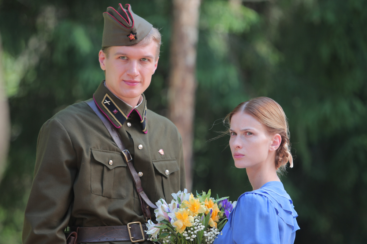 Светлана Иванова (Арина) и Анатолий Руденко (Володя) в сериале «Разведчицы»