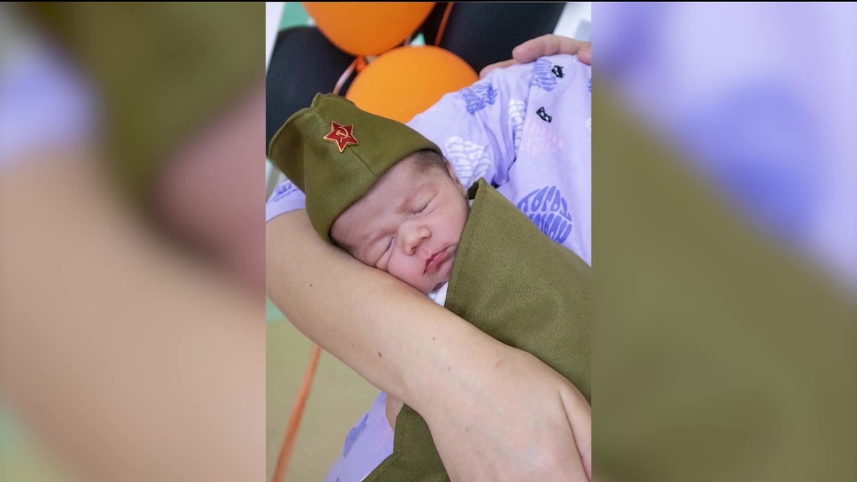    В сети появились милые фото первого малыша, родившегося в Уфе в День Победы