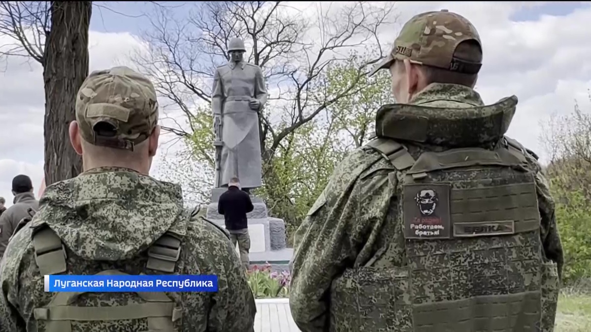    Бойцы полка «Башкортостан» привели в порядок памятники героям ВОВ в ЛНР