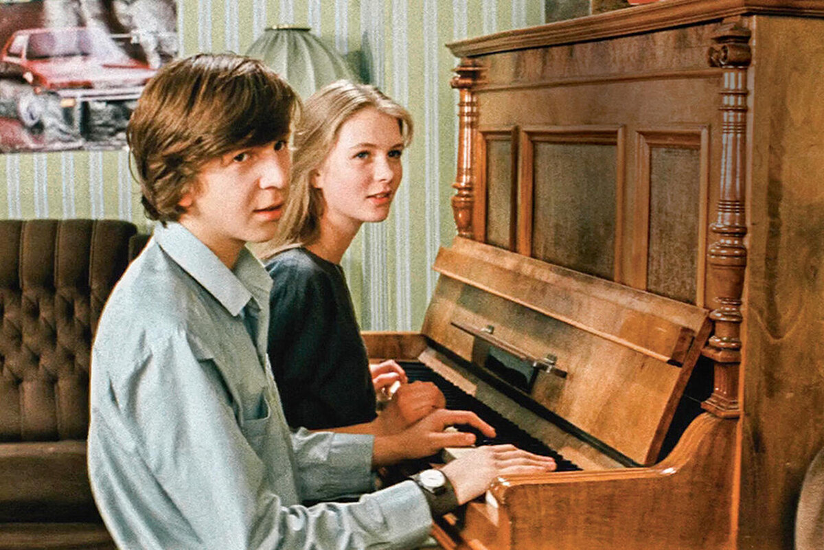    Федор Дунаевский и Анастасия Немоляева в фильме «Курьер». 1986 г. Киноконцерн «Мосфильм»