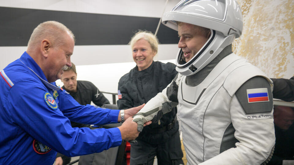     Названы профессии с самым длинным ежегодным отпуском в России РИА Новости/NASA/Билл Ингаллс