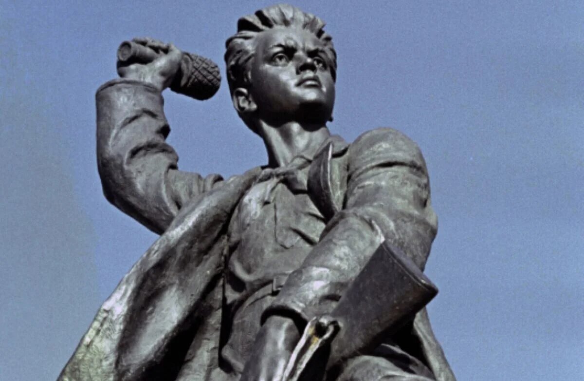 Памятник Марату Козею