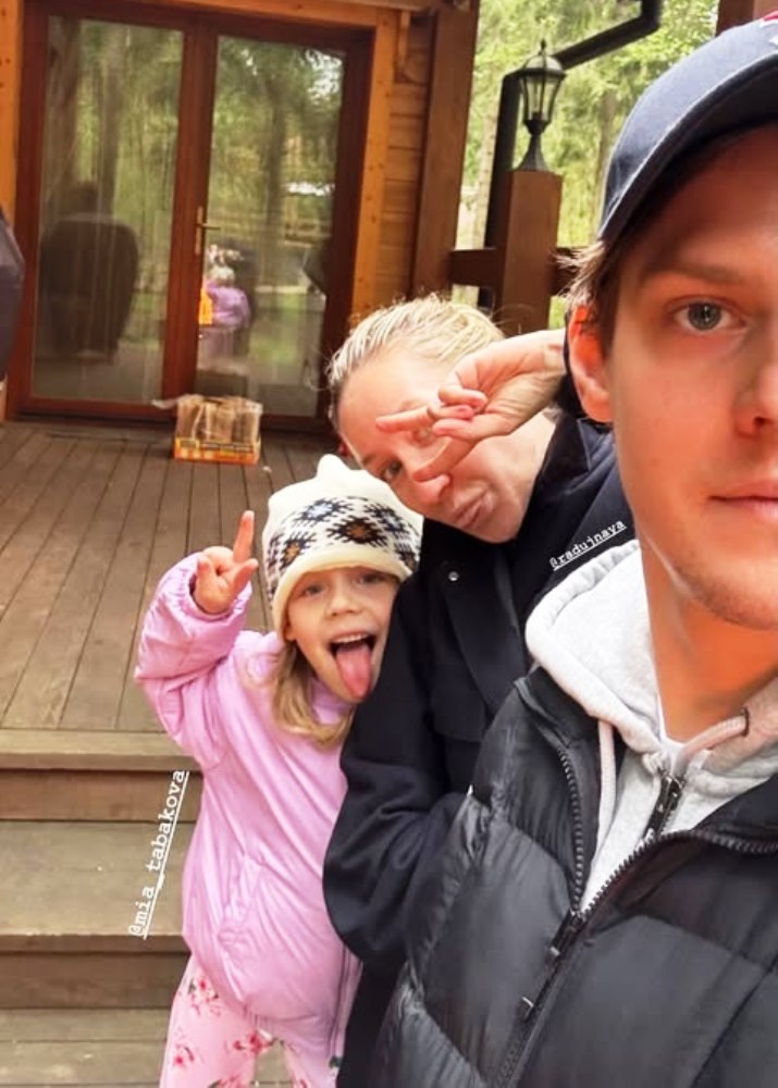    Павел Табаков с возлюбленной и дочерьюСоцсети Павла Табакова