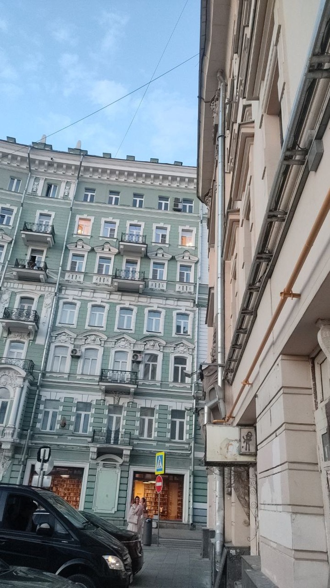В этой подборке не будет фотографий с местами, которые узнают даже те, кто не приближался к столице ближе, чем на 1000 км. Это МОЯ Москва, МОИМИ глазами. 