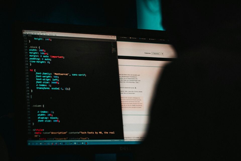    Хакер. Взлом. Технический сбой. Код. Источник: Unsplash.com