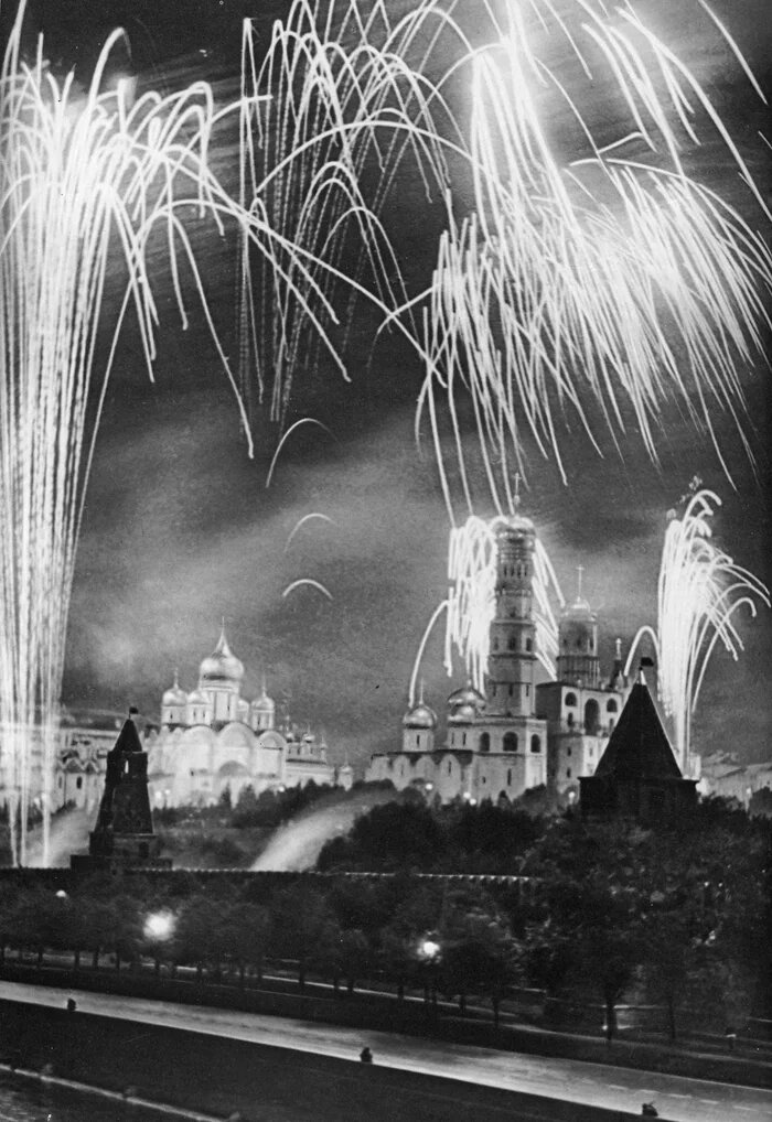  Салют Победы 9 мая 1945 года 9 мая 1945 Васин Сергей Иванович