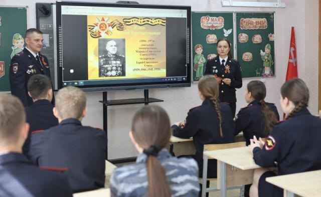 Волгоградские полицейские провели для кадетов урок мужества