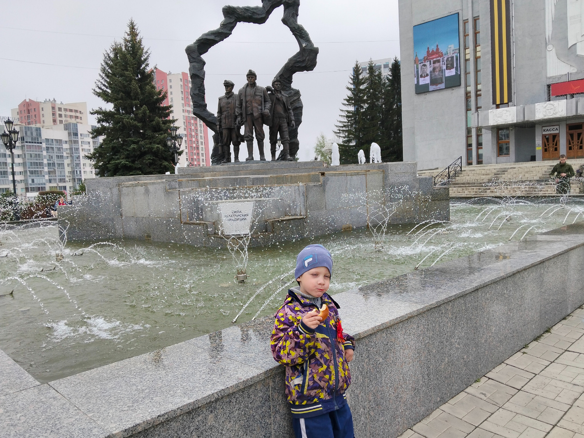 Возле филармонии