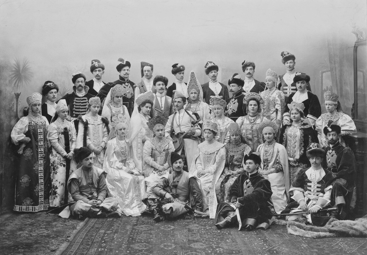 Костюмированный бал в Зимнем дворце в
1903 г. Источник: bangkokbook.ru

