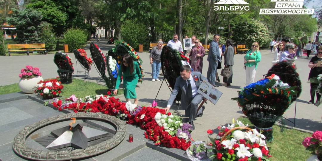 Участники астраханского клуба «Эльбрус» возложили цветы к мемориалам воинов