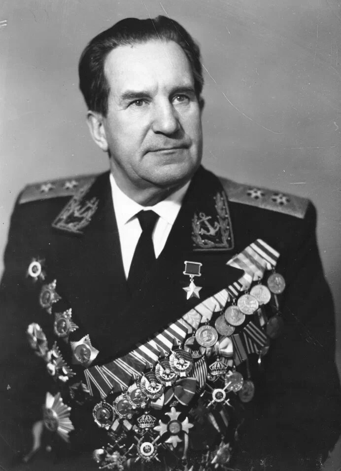    Георгий Никитич Холостяков.