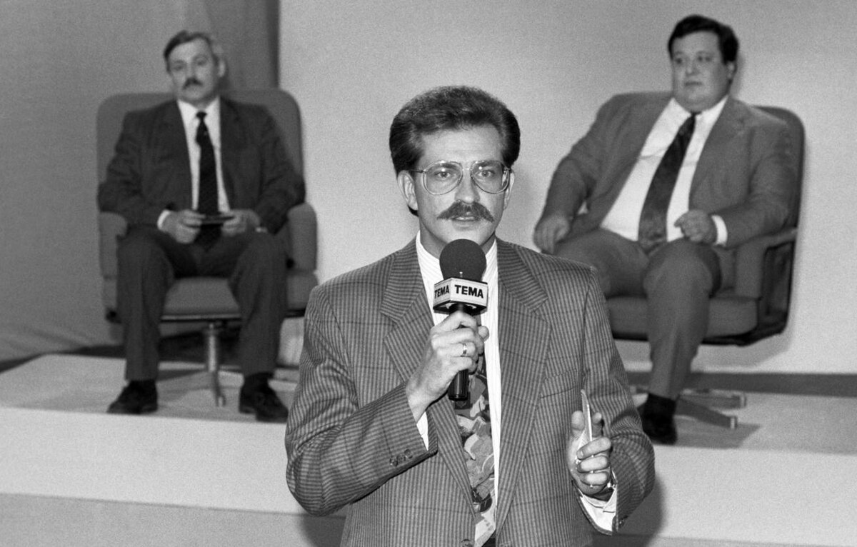 Владислав Листьев во время съемок телепередачи «Тема», 1992 год. Фото Н. Малышева