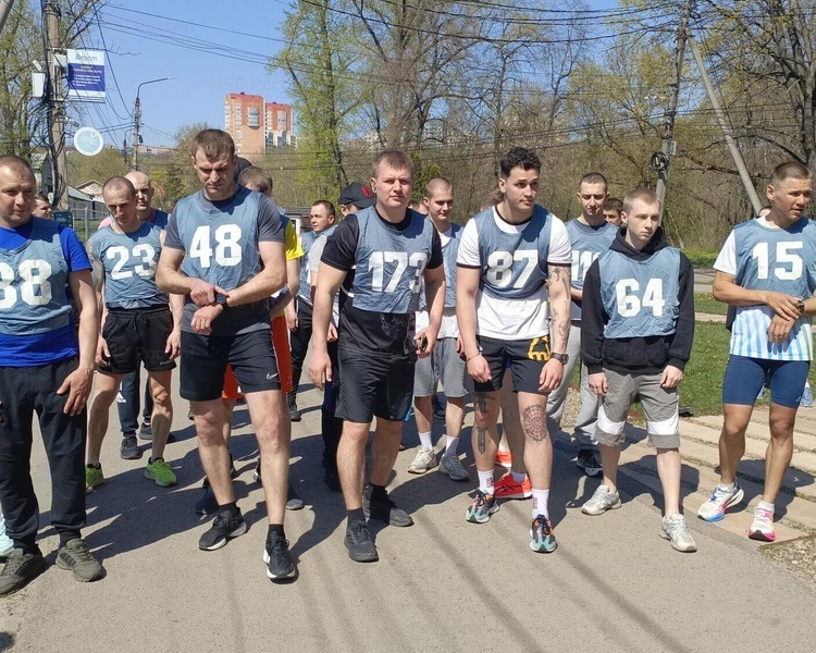     В Курске 70 сотрудников МЧС приняли участие в соревнованиях по легкой атлетике