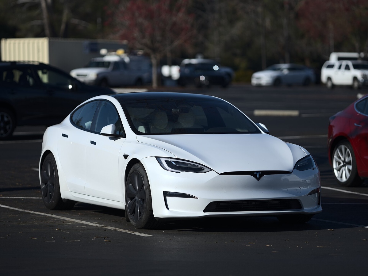 Tesla Model S. Годы производства: 2012—2026.