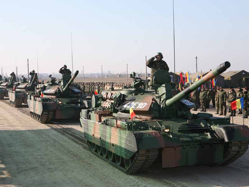Танки TR-85M1 во время репетиции Национального дня Румынии, 2008 год. 