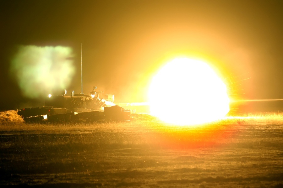 TR-85 M1 из состава 631-го танкового батальона во время учений.