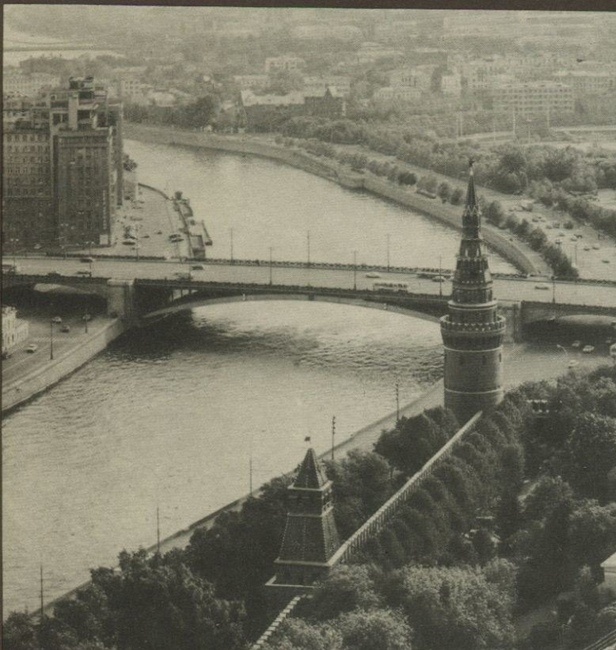 Большой Каменный мост, место развязки любовной драмы